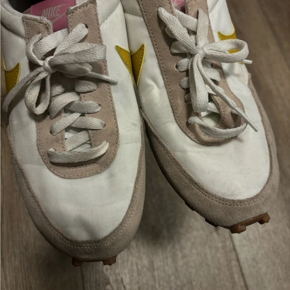 Nike Daybreak Fossil Stone Saffron QuartzShoes Sneakers size 7,5